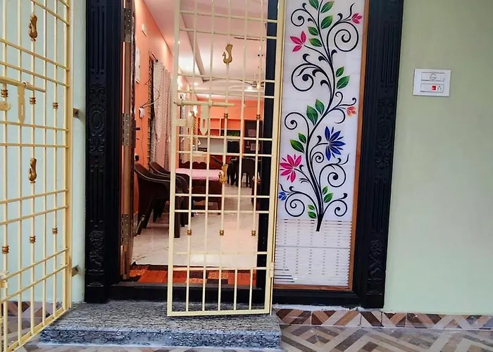 Rushitha Home Stay-Ac Rooms-Free Wifi-Flat Tv- Kitchen-Door Service-Near To Alipiri