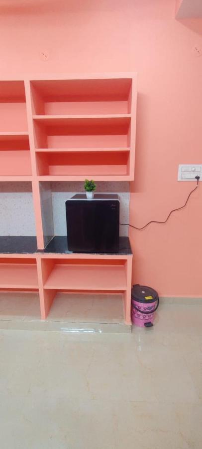Apartment Rushitha Stay-ac Rooms-free Wifi-flat Tv- Kitchen-door Service-near To Alipiri