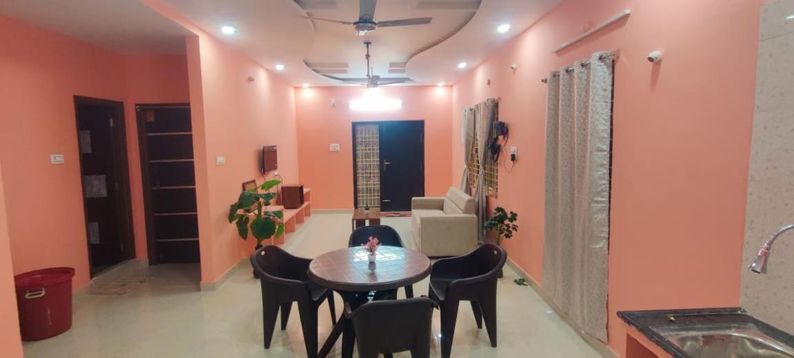 Rushitha Stay-ac Rooms-free Wifi-flat Tv- Kitchen-door Service-near To Alipiri *