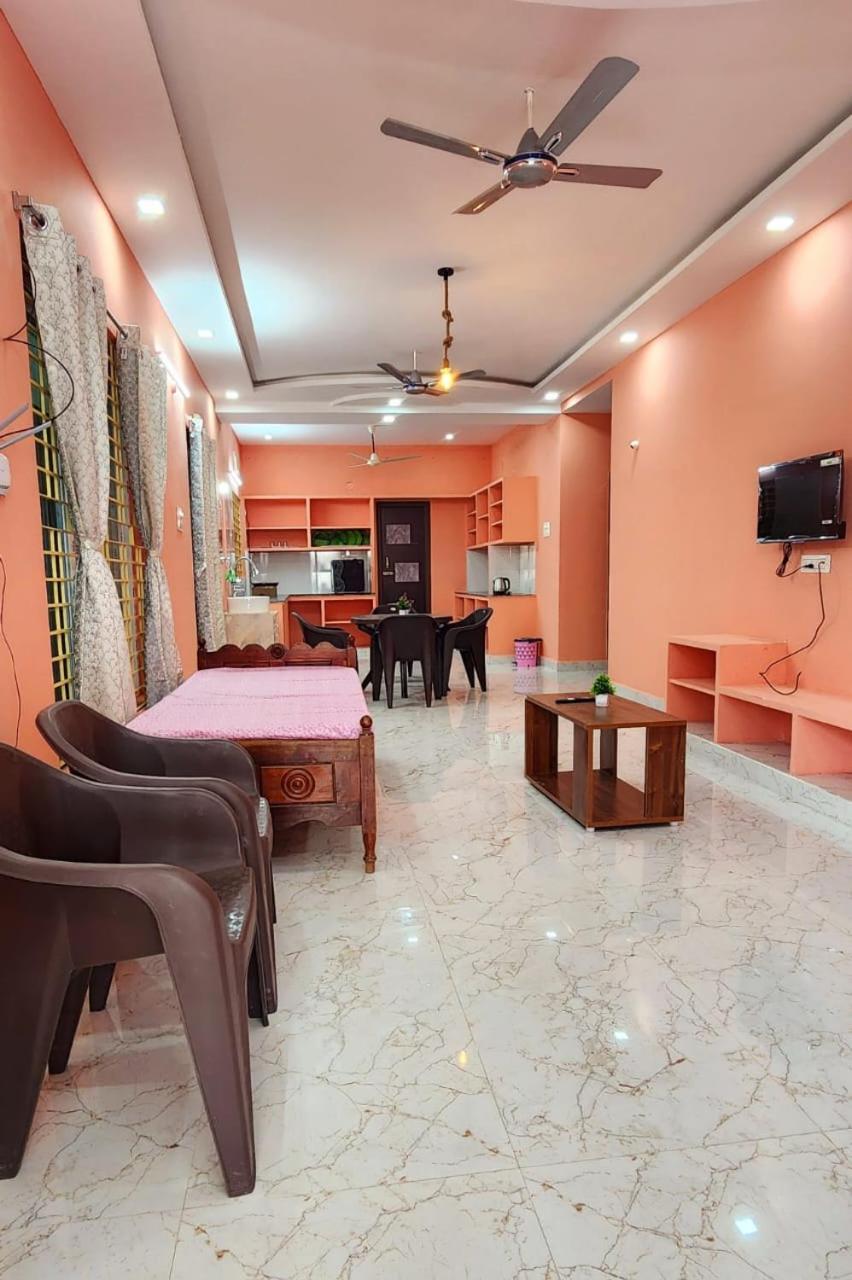 Rushitha Stay-ac Rooms-free Wifi-flat Tv- Kitchen-door Service-near To Alipiri