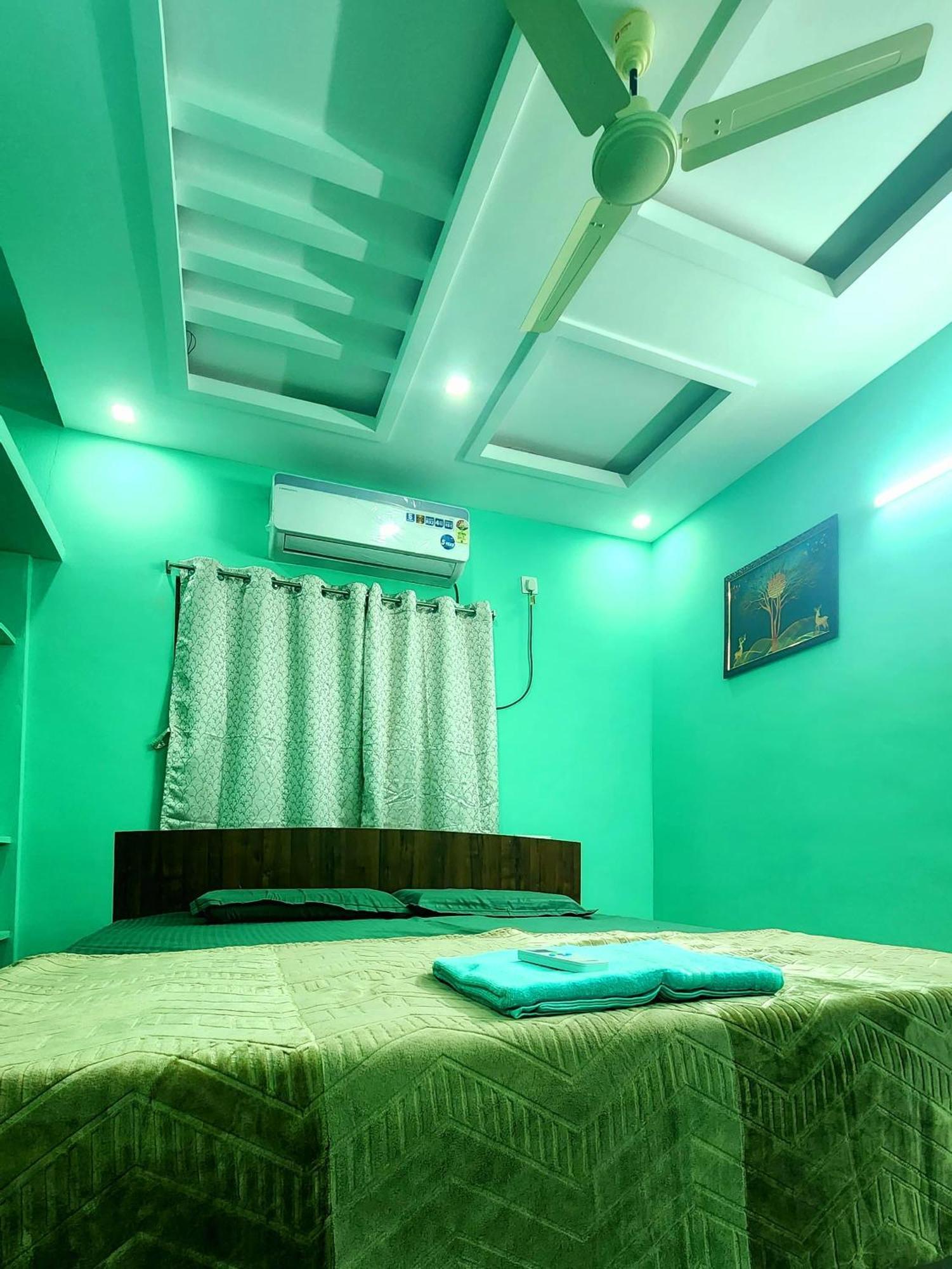 Apartment Rushitha Stay-ac Rooms-free Wifi-flat Tv- Kitchen-door Service-near To Alipiri *